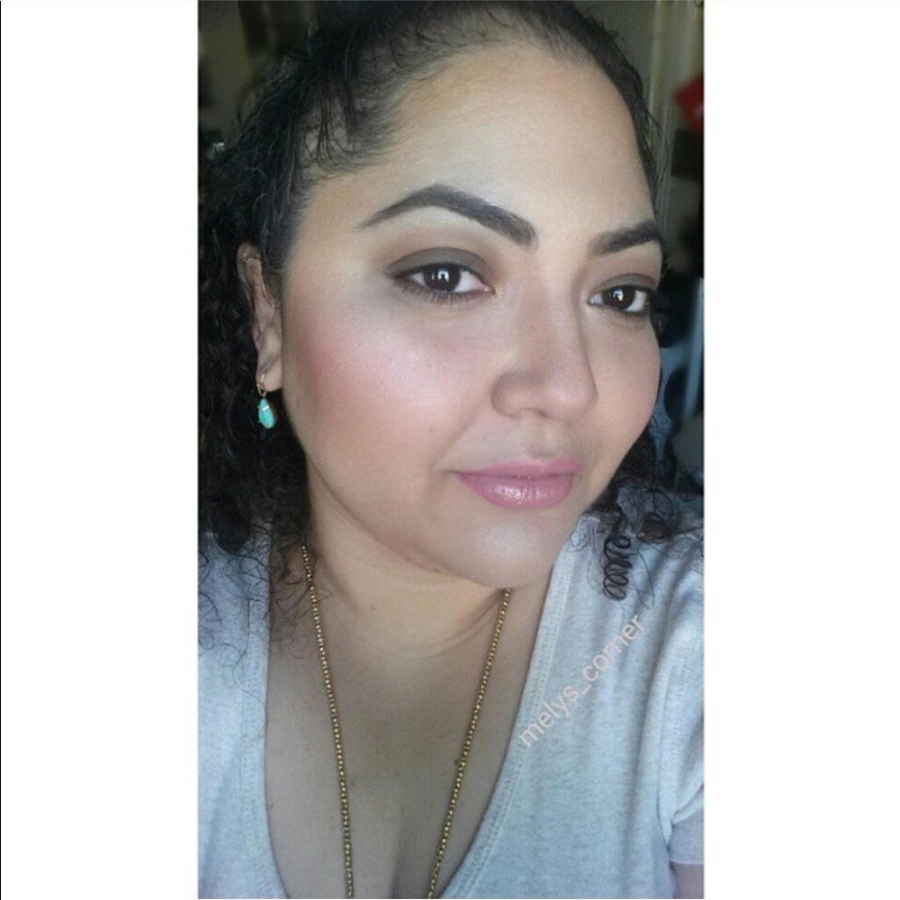 Meet your Posher, Mely’s Closet.